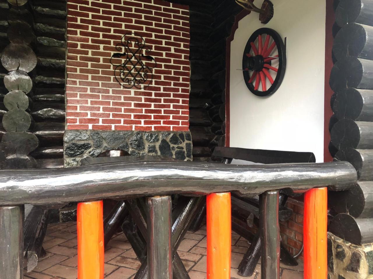 ブラショフ Hot Tub Chalet Retreatヴィラ エクステリア 写真